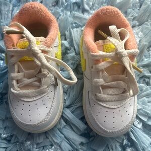 Nike Kids White and Peach Sneakers size 5C